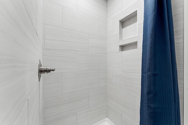 bathroom featuring curtained shower