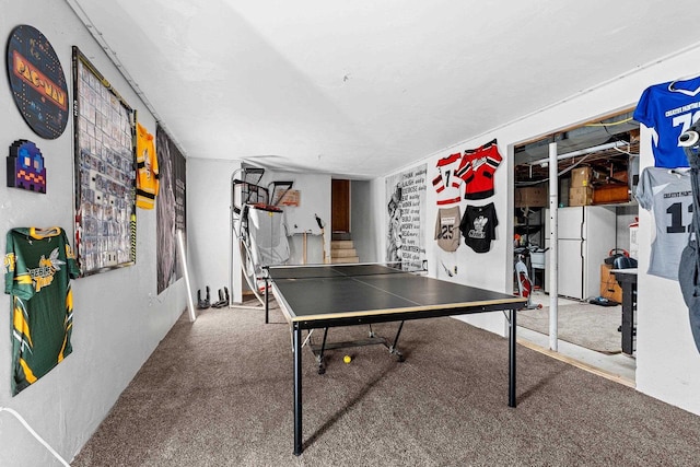 recreation room featuring carpet flooring