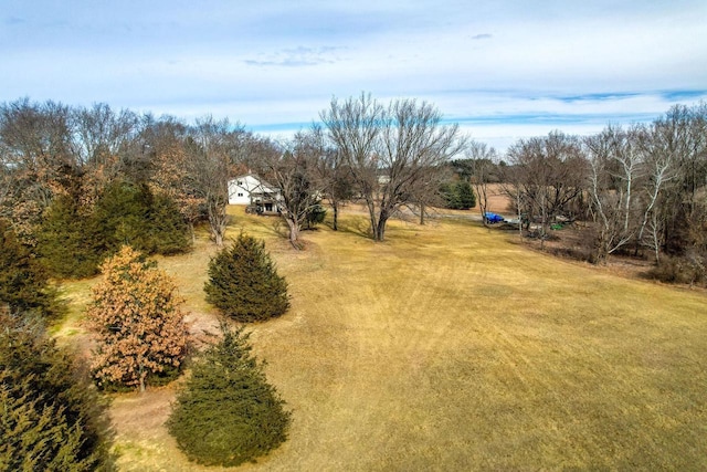 view of yard featuring a rural view