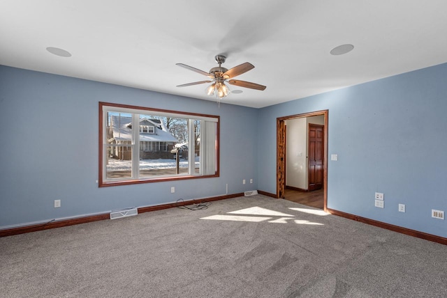 carpeted empty room featuring ceiling fan