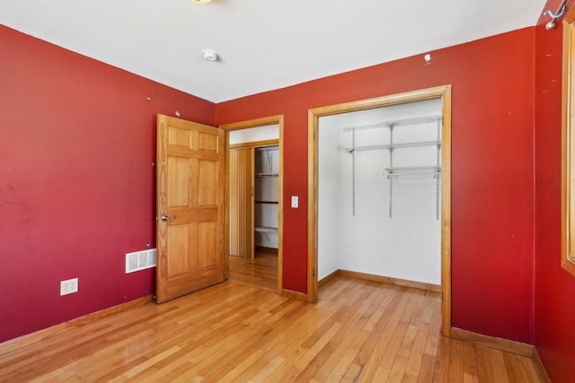 8209 N Port Washington Rd, Fox Point, WI 53217 - unfurnished bedroom featuring a closet, visible vents, light wood-style flooring, and baseboards