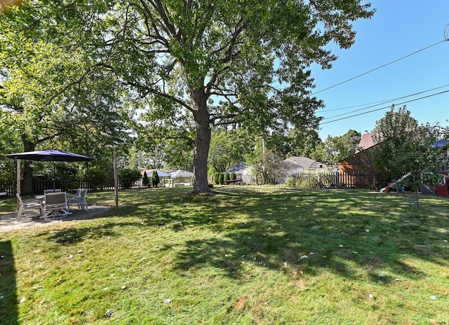 view of yard with a patio area