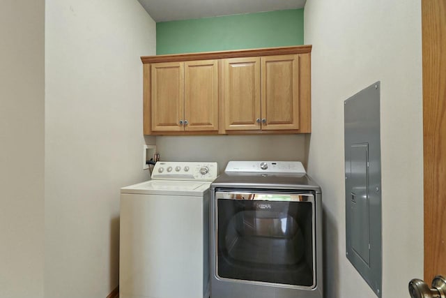 washroom featuring cabinets and washing machine and dryer