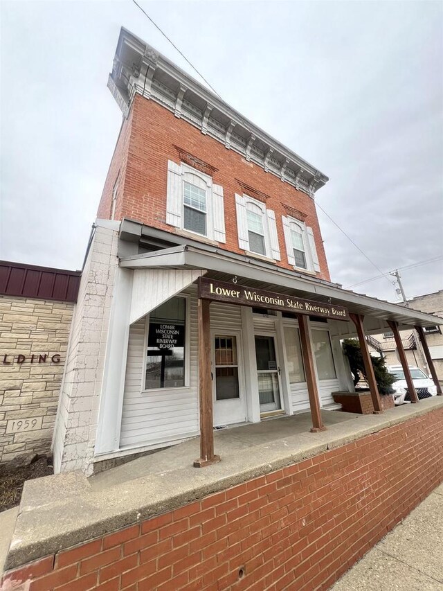 202 N Wisconsin Ave, Muscoda, WI 53573 - exterior space