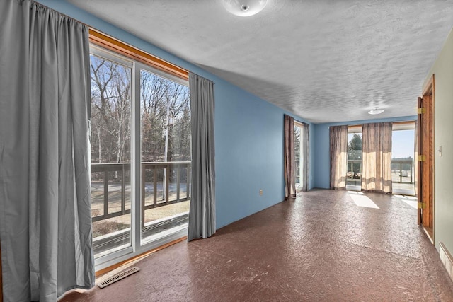 empty room featuring a textured ceiling