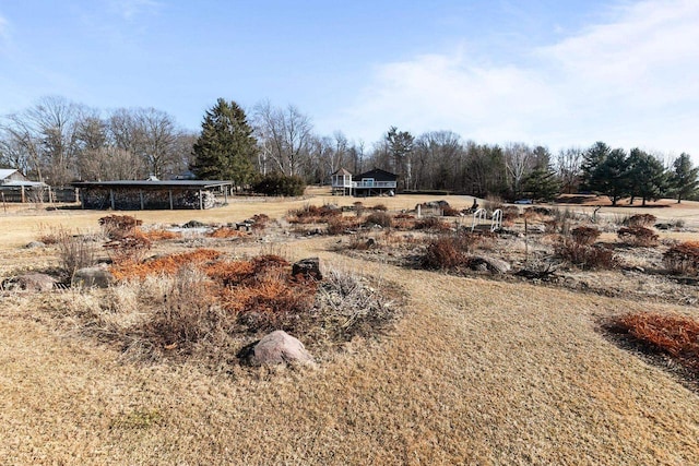 view of yard featuring a rural view