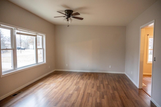 unfurnished room with dark wood-type flooring and ceiling fan