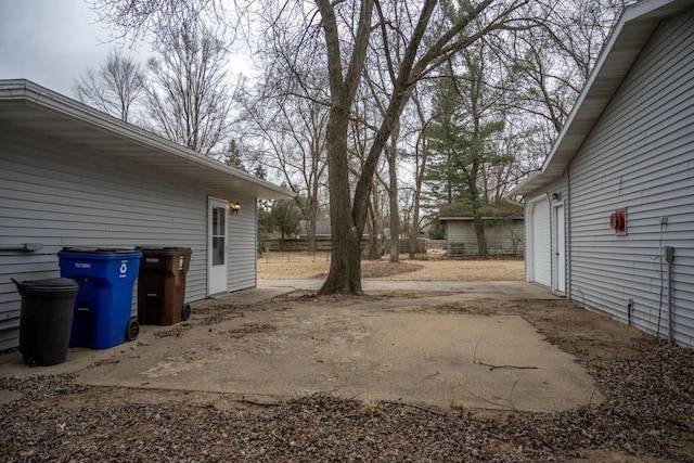 view of yard with a garage