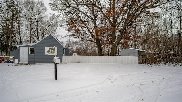 view of yard layered in snow