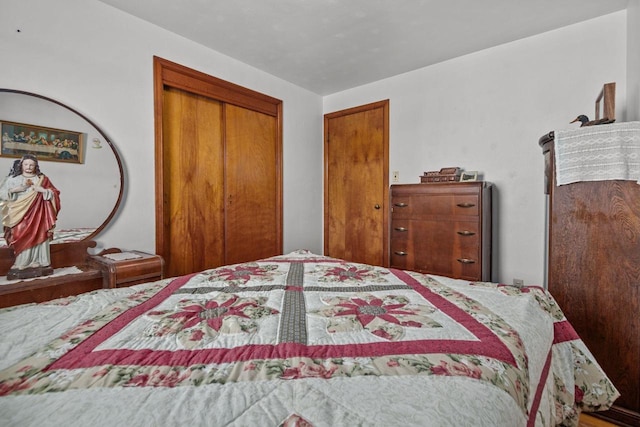 bedroom with a closet