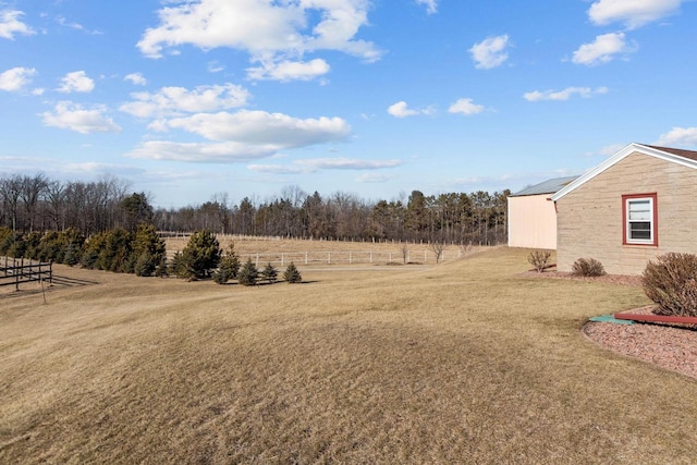 view of yard featuring a rural view