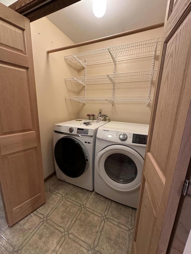 laundry room with washing machine and dryer