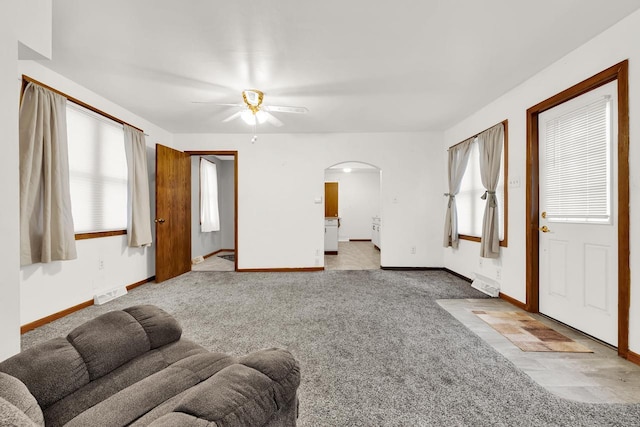 carpeted living room featuring ceiling fan