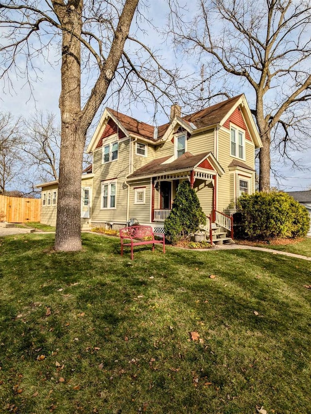 view of front of home with a front lawn