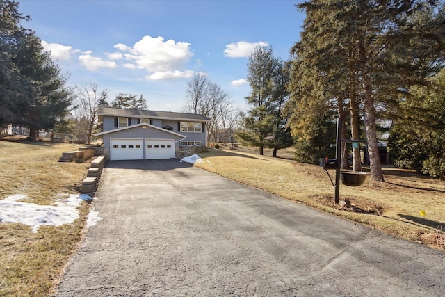 view of front facade featuring a garage and a front yard