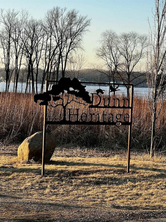 community / neighborhood sign featuring a water view