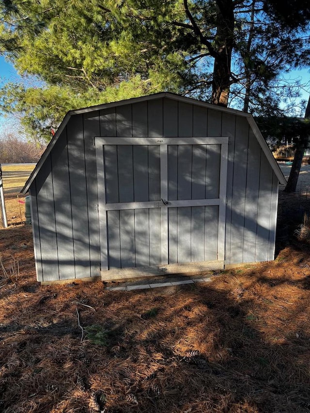 view of outbuilding