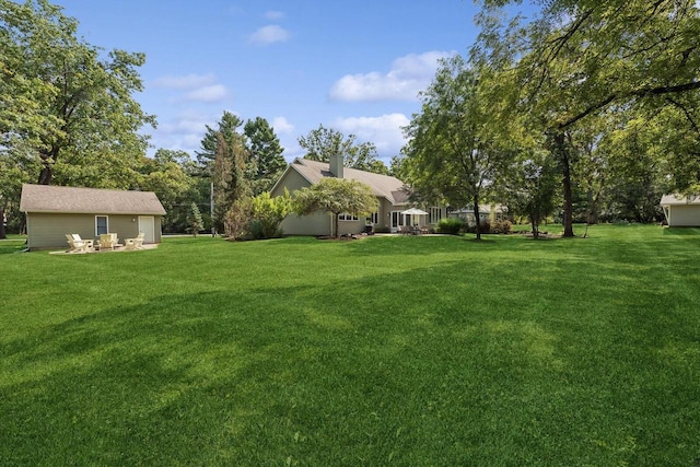 view of yard featuring a patio