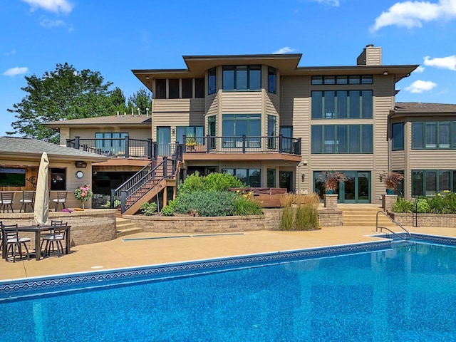 view of swimming pool featuring a jacuzzi and a patio