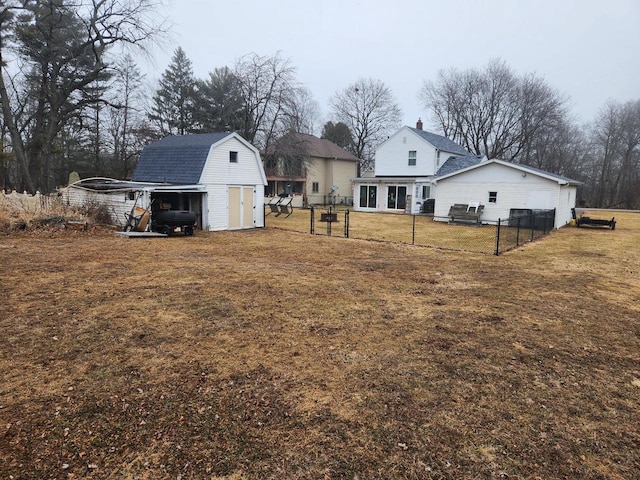 view of yard with a shed