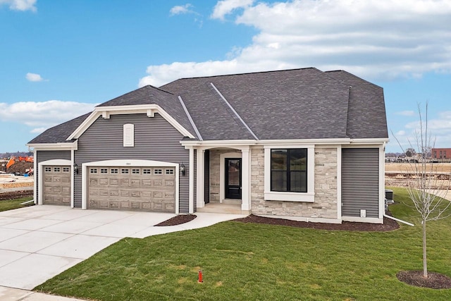 view of front of home featuring a front lawn