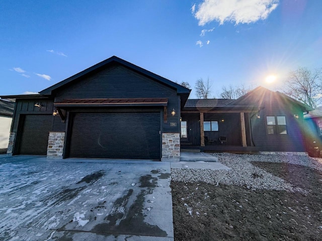 view of front of property featuring a garage