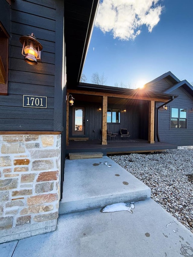 entrance to property featuring covered porch