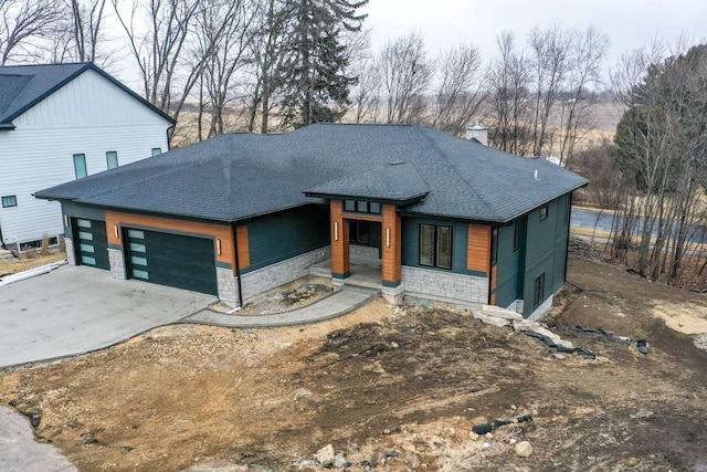 view of front facade featuring a garage