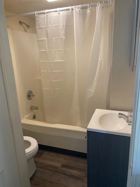 full bathroom featuring hardwood / wood-style flooring, vanity, shower / bathtub combination with curtain, and toilet