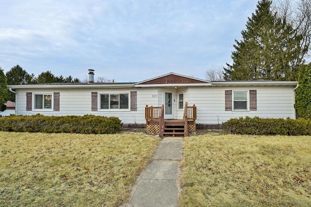 single story home featuring a front lawn