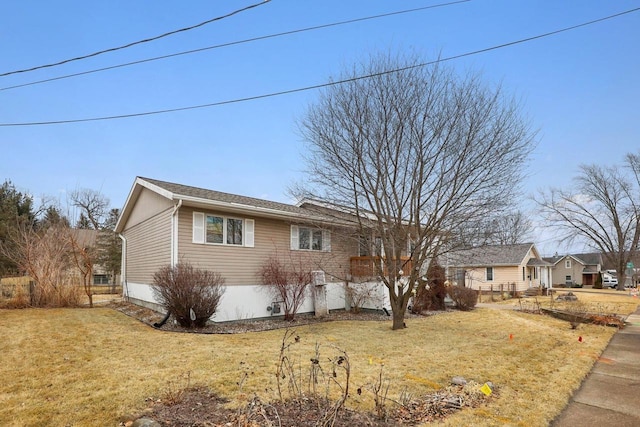 view of front of house featuring a front lawn