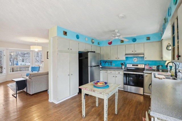 kitchen with sink, tasteful backsplash, decorative light fixtures, dark hardwood / wood-style floors, and stainless steel appliances