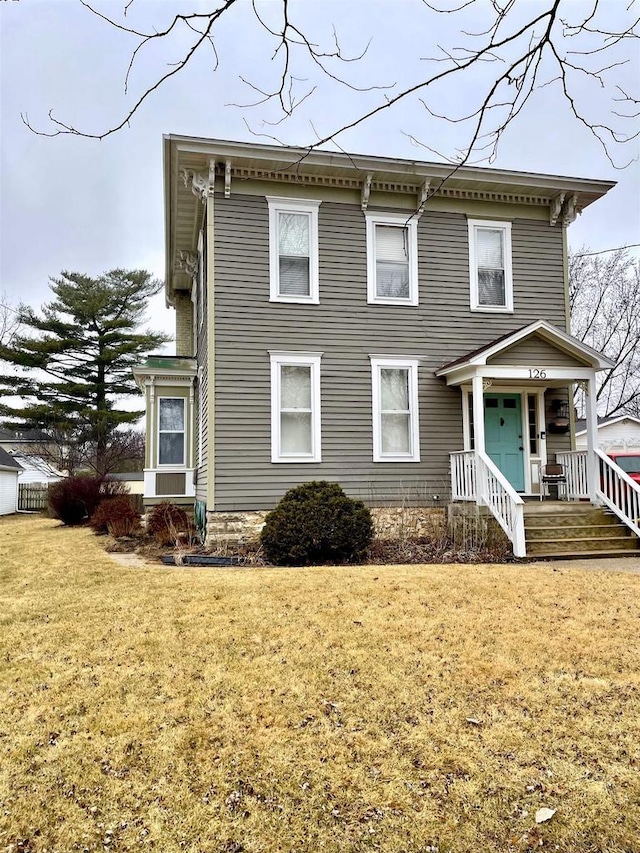 view of front facade with a front lawn