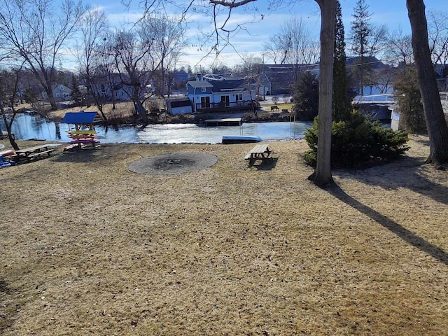 view of yard featuring a water view