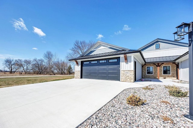 view of front of house featuring a garage