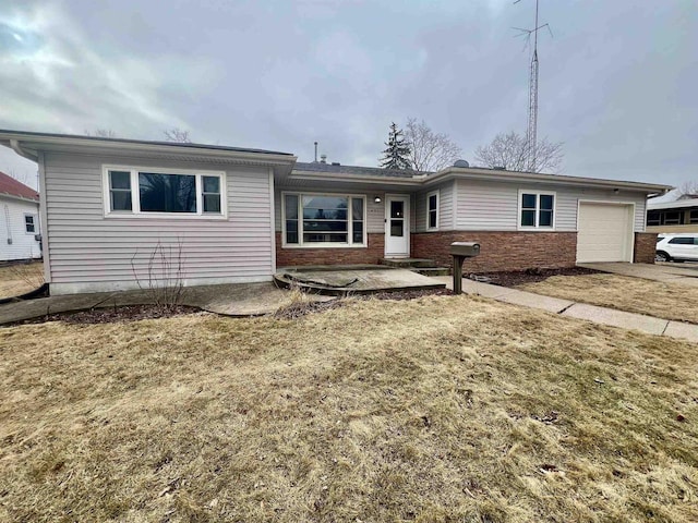 view of front of property featuring a garage and a front lawn