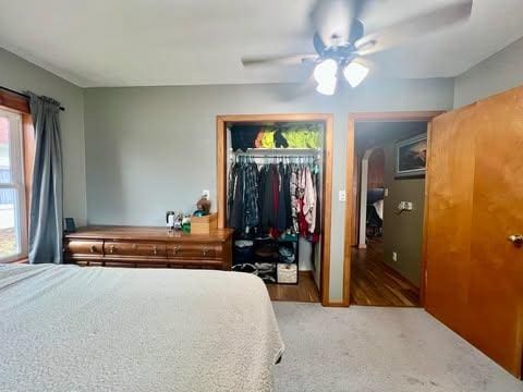 bedroom featuring ceiling fan and a closet