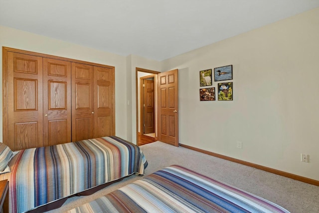 bedroom featuring carpet flooring and a closet