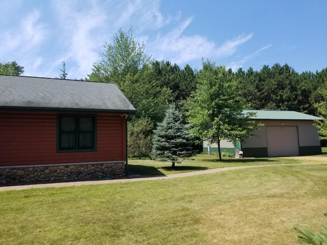 view of yard with an outbuilding and a garage