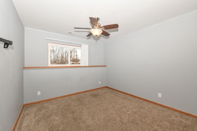 unfurnished room with carpet and ceiling fan