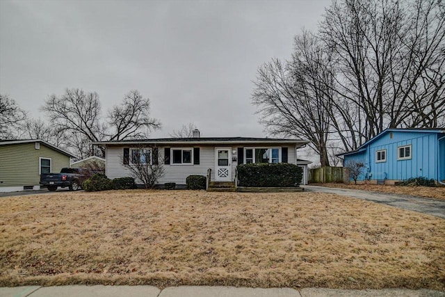 ranch-style home with a front yard