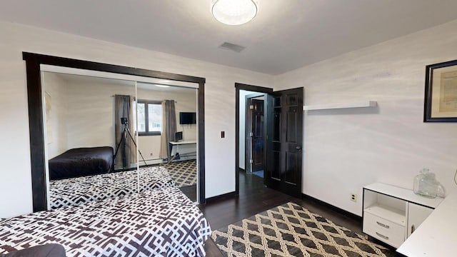 2930 Youngdale Ave, La Crosse, WI 54603 - bedroom featuring dark hardwood / wood-style floors