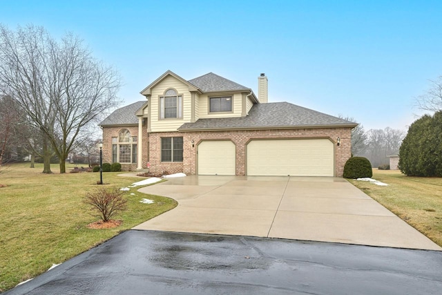 view of front of property featuring a front lawn