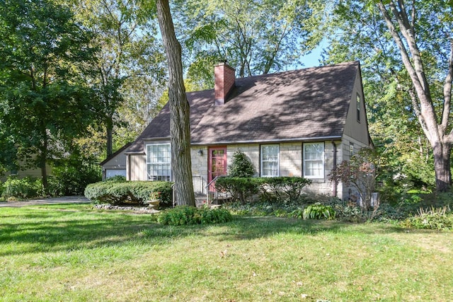 view of front of property featuring a front yard