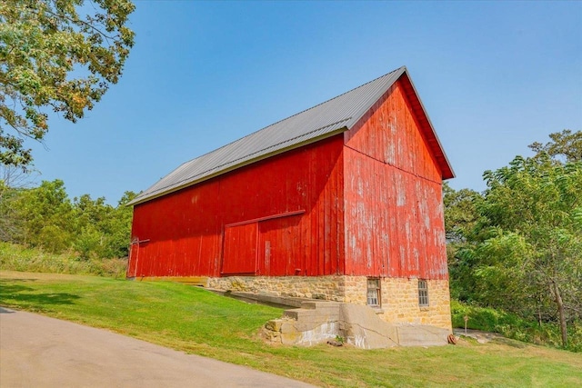 view of outdoor structure with a lawn