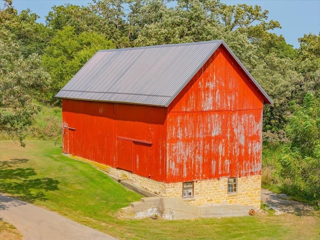 view of outdoor structure featuring a lawn