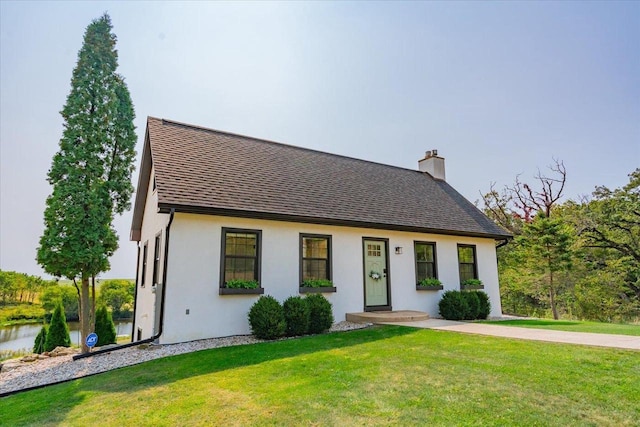 view of front of house with a front yard