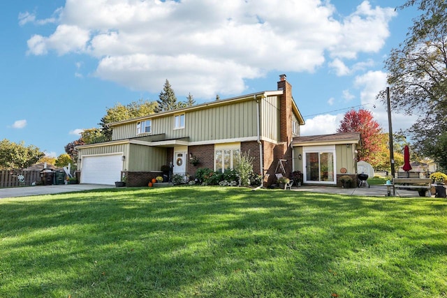 view of front facade featuring a garage and a front lawn