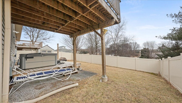 view of yard featuring a hot tub