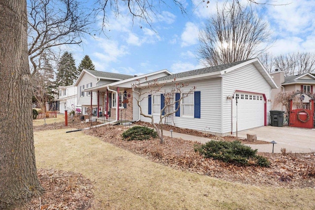 view of front of home featuring a garage, a front lawn, and a porch